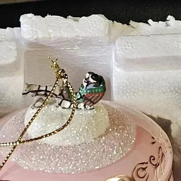 Thomas Kinkade's Moonlight Village "Christmas Memories " - Picture 9 of 10